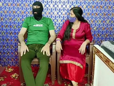 Super-fucking-hot Indian Bhabhi Meraju gets caught tugging in Doc waiting room